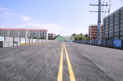 托子沖南路主幅路通車，新學(xué)校旁拉通了一條便民路